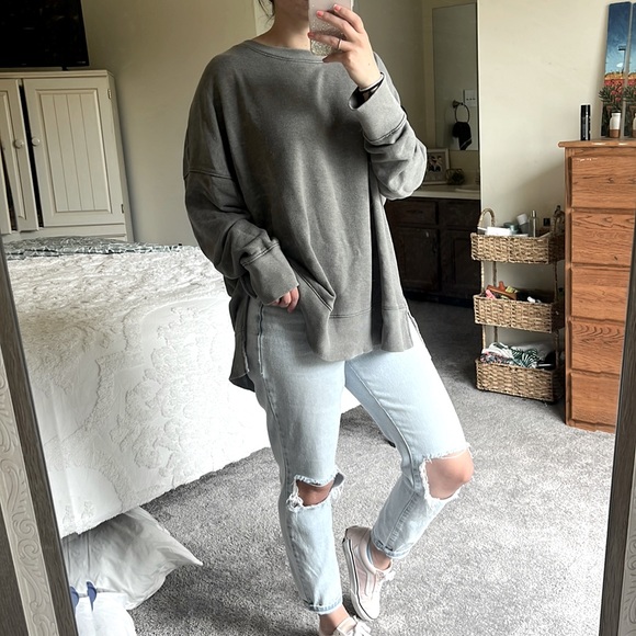 Time and Tru Tops - Time and Tru oversized crewneck